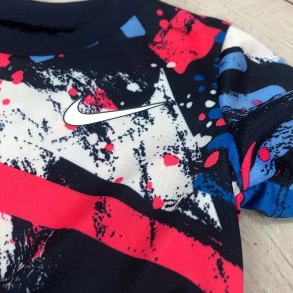 Nike T-Shirt & Shorts bright NWT activewear sportswear streetwear - Picture 4 of 8